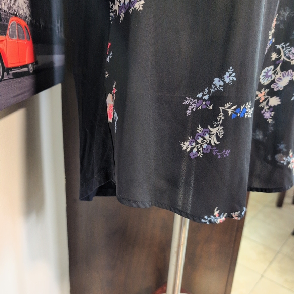 Ricki's Black Floral Sleeveless Blouse - Picture 4 of 7